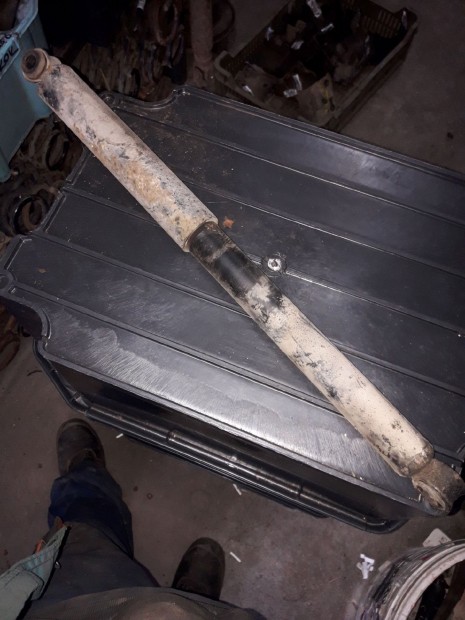 Opel Campo H�ts� Leng�scsillap�t�