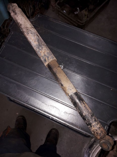 Opel Campo H�ts� Leng�scsillap�t�