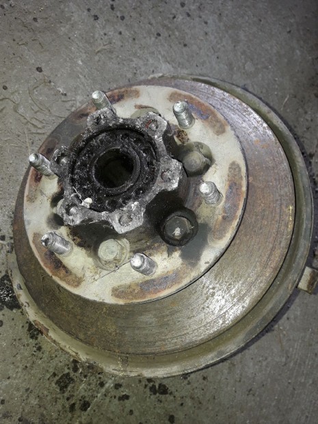 Opel Campo Jobb Els� Csonk�llv�ny Ker�kaggyal