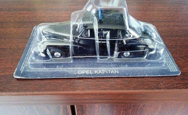 Opel Capitan 1951 Nszk rendr-kisauto modell 1/43 Elad