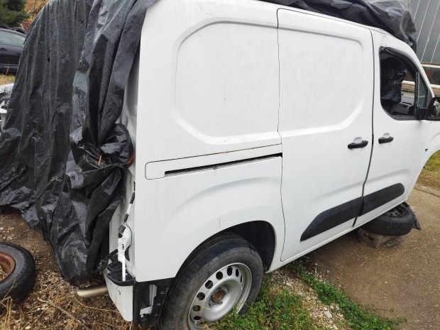 Opel Combo 1,5D bontott alkatrszek: futm, karosszria, motor.
