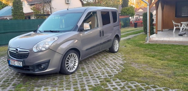 Opel Combo 1.6 CDTI L1H1 Cosmo (7 személyes ) 1...