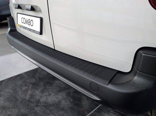 Opel Combo 2018- lökhárítóvédő műanyag