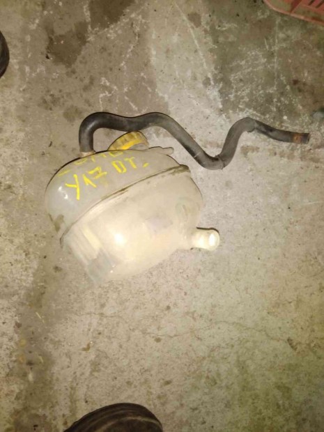 Opel Combo C Kiegyenl�t� Tart�ly