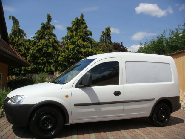 Opel Combo C Van 1.7 D! Mo-i!Vgig karbantartot...