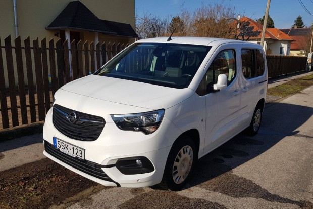 Opel Combo Life 1.2 T 110 LE (7 szem�lyes)