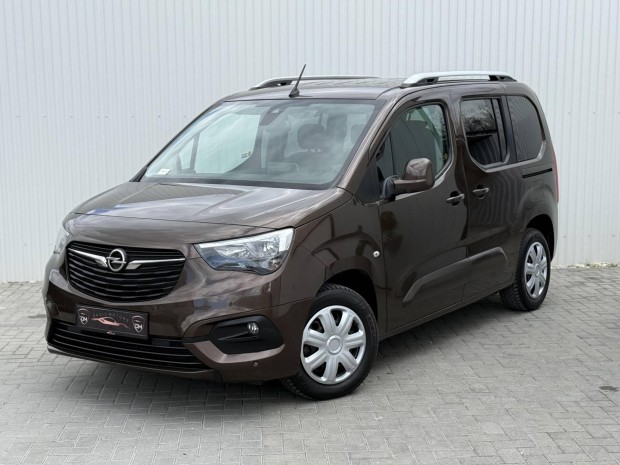 Opel Combo Life 1.2 T Innovation (7 szem�lyes )...