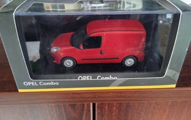 Opel Combo kisauto modell 1/43 Elad