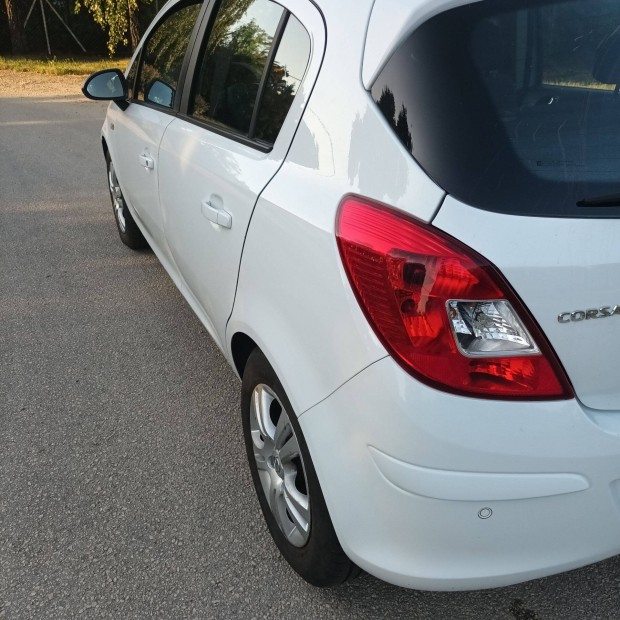 Opel Corsa 1.2 5 ajts 70 LE 4 hengeres