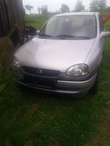 Opel Corsa 1.2 es benzines akatrsznek elad