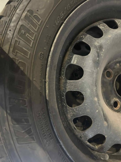 Opel Corsa 95%-os tli gumi lemez felnivel. 