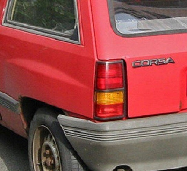Opel Corsa A (1982 - 1993) bal hátsó lámpa izzófoglalat