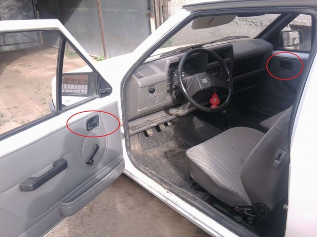 Opel Corsa A (1982 - 1993) jobb és bal oldali belső kilincs