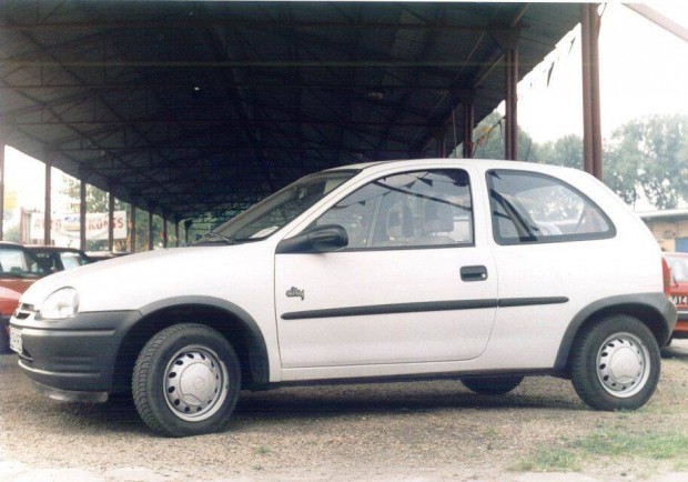 Opel Corsa B Ajtvd Dszlc Oldalcsk