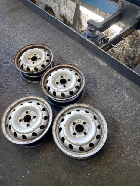 Opel Corsa B Astra F 13"os lemezfelnigarnitra elad