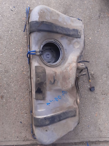 Opel Corsa B zemanyag Tank