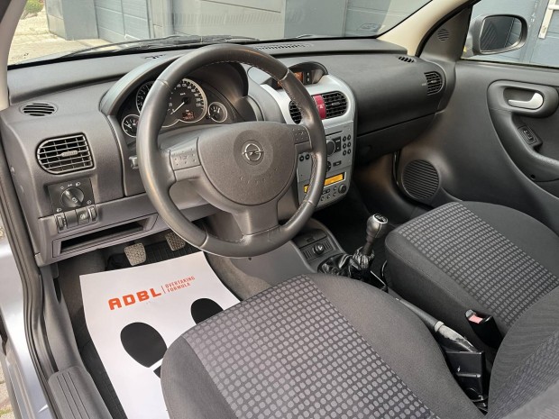 Opel Corsa C 1.2 Silverline Szervizkönyv /36eKm...