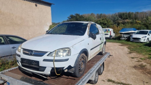 Opel Corsa C 1.3 CDTi 2 személyes, minden alkatrésze eladó