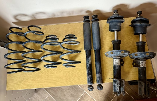 Opel Corsa C Gy�ri fut�m� szett leng�scsillap�t� rug�