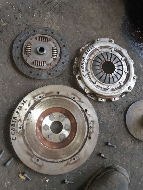 Opel Corsa C Kuplung Szett + Egyt�meg� Lendker�k