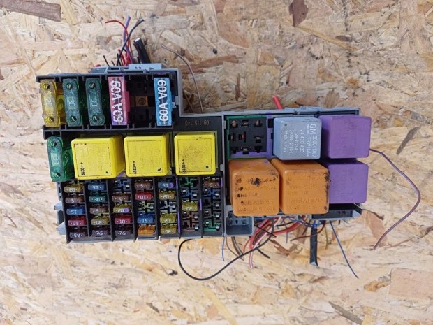 Opel Corsa C (2000-2010) 1.2 16V Benzines Biztos�t�k T�bla