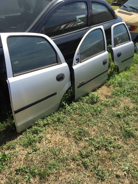 Opel Corsa C bal első jobb bal hátsó ajtó z147