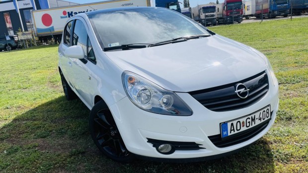 Opel Corsa D 1.4 Color Edition Klíma.Megkímélt...