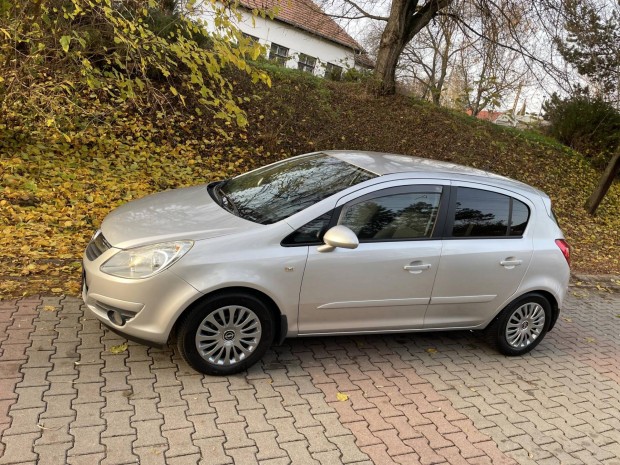 Opel Corsa D 1.4 Enjoy magyarorszagi . 127000km