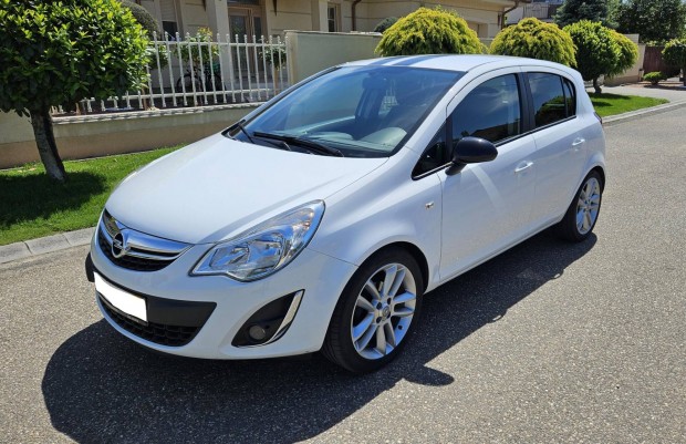 Opel Corsa D 1.4 Sport Végig Vezetett Szervizkönyv