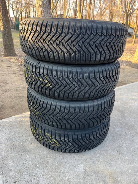 Opel Corsa D Téli kerék garnitúra új gumikkal!