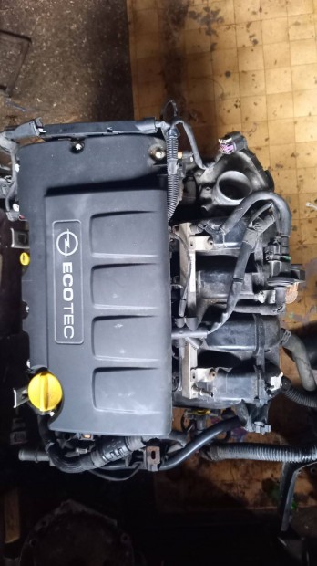 Opel Corsa D feljtott 1.2 Xel motor elad