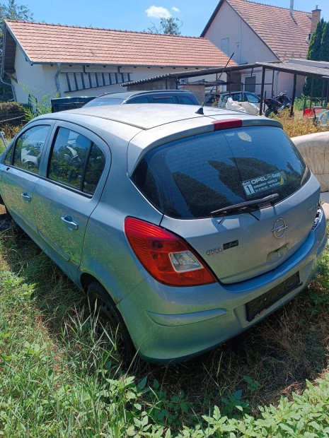 Opel Corsa D maradk 