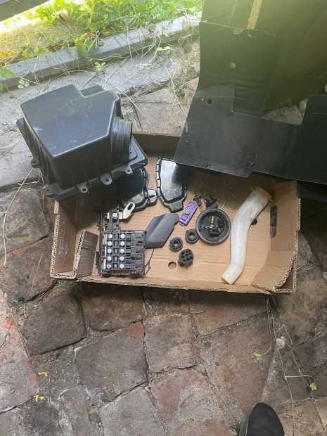 Opel Corsa D megmaradt alaktr�szek egyben elad�ak 