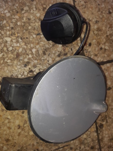 Opel Corsa E Tankajtó + Tanksapka