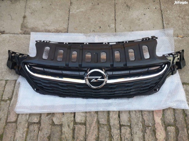 Opel Corsa E hűtőrács krómmal emblémával