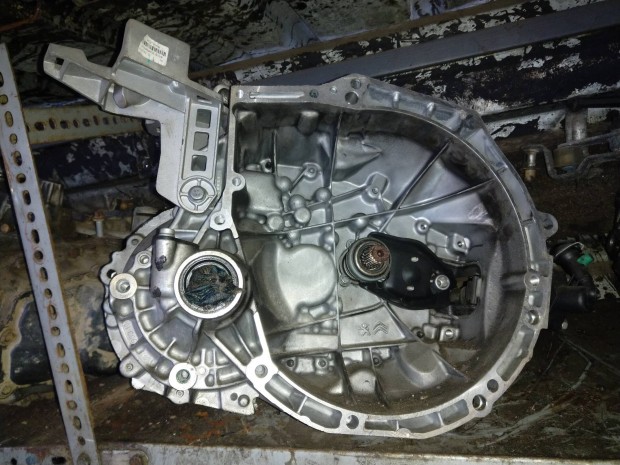 Opel Corsa F 1.2i sebess�g v�lt� (5 sebess�ges, 5eKm futott aut�b�l)