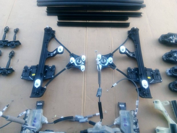 Opel Corsa F hátsó ablakemelő