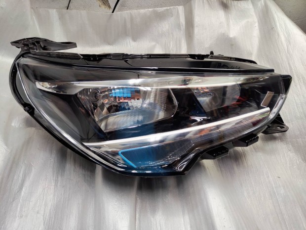 Opel Corsa F jobb fényszóró