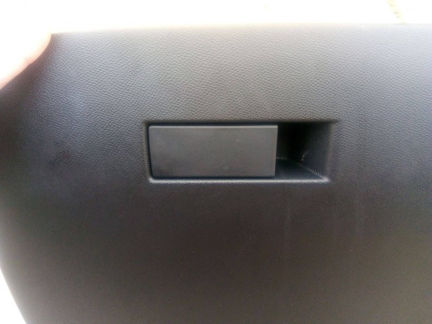 Opel Corsa F kesztyűtartó