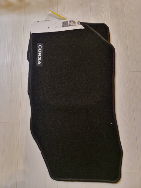 Opel Corsa F sz�vetsz�nyeg garnit�ra 9833656380