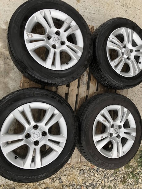 Opel Corsa Meriva Astra 4x100 15" alufelni felni nyarigumikkal