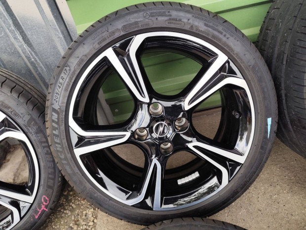 Opel Corsa f gyári alufelni 5x105 16"