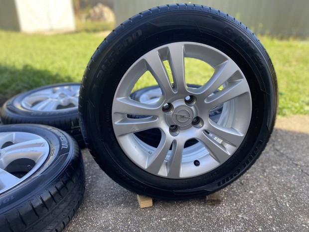 Opel Corsa gyri 4x100 15"-os alufelni 185/65R15 DOT4418 7mm