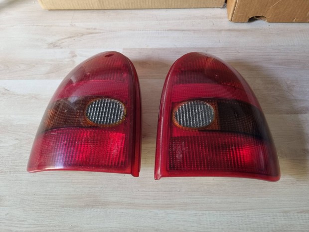 Opel Corsa hats lampa parban. 