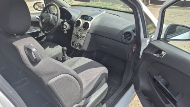 Opel D corsa 2009 Benzin 
