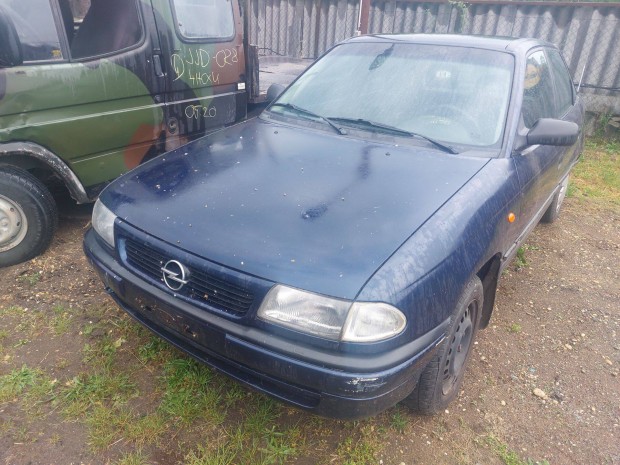 Opel F Astra 1.6 16v alkatrészei