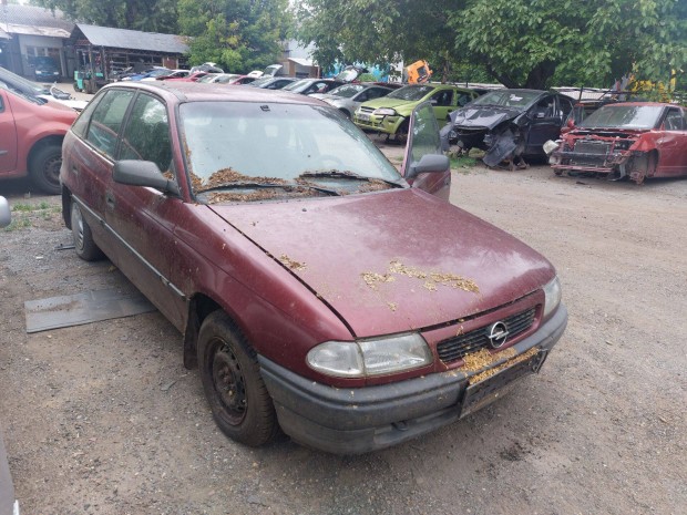 Opel F Astra C14SE alkatrészei