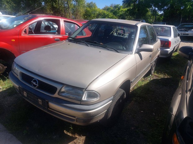 Opel F Astra sedan karosszria elemei Pezsg