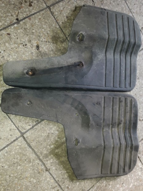 Opel Frontera A Első Sárfogó Gumi Pár