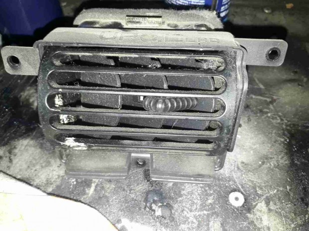 Opel Frontera B Bal Középső Szellőző